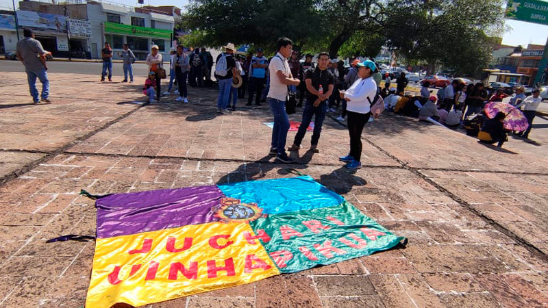 Se preparan manifestantes indígenas para salir rumbo al Congreso local de Michoacán