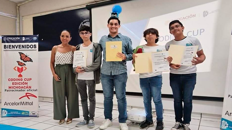 Ganan oro estudiantes del Cecytem en concurso de Programación 