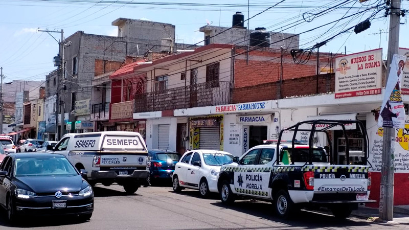 Abordo de un taxi muere hombre de la tercera edad, en Cuautla y Zamora, en Morelia 