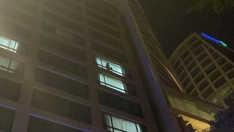 Mujer muere tras arrojarse desde un alto piso de hotel ubicado en la Ciudad de México 