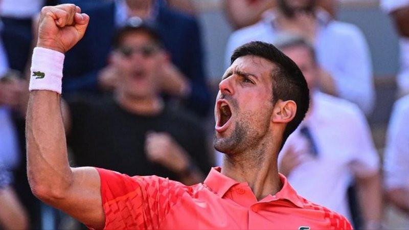 ¡Aquí mando yo! Novak Djokovic vence a Carlos Alcaraz en las semifinales del Roland Garros 