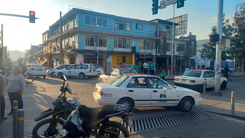 Por razones ajenas al Gobierno Municipal, transportistas toman las calles de Zitácuaro 