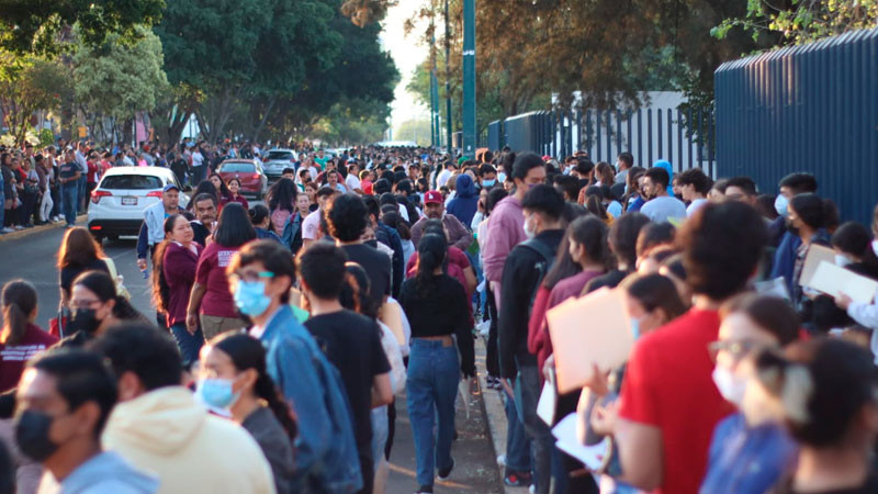Comienzan a llegar a CU los aspirantes a ingresar a la Universidad Michoacana