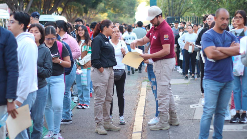 Comienzan a llegar a CU los aspirantes a ingresar a la Universidad Michoacana