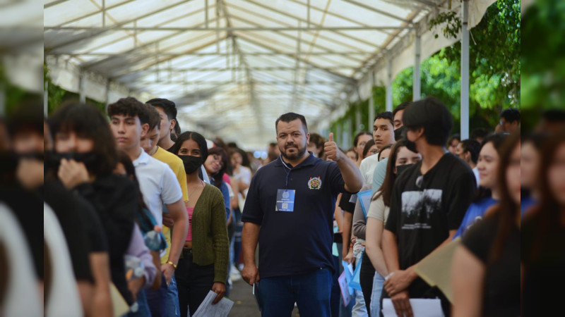 Ya contestan examen mil 885 aspirantes a cursar Medicina, Nutrición y Fisioterapia 