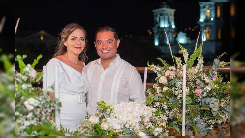 Síndico de Chilpancingo realiza su boda en el Palacio Municipal  