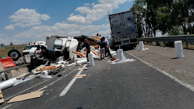 Operador de tráiler muere en aparatoso accidente en la carretera Palmillas-Toluca  