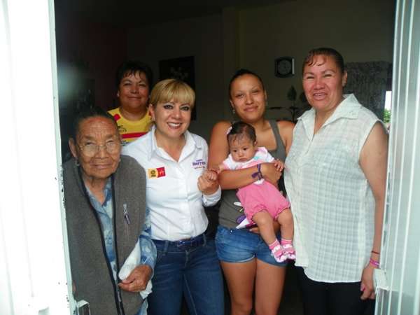 Habitantes al poniente de Morelia, manifiestan su apoyo a Guadalupe Herrera Calderón 