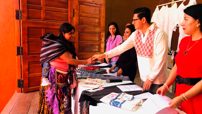 Premian a sector artesanal de la Meseta Purépecha