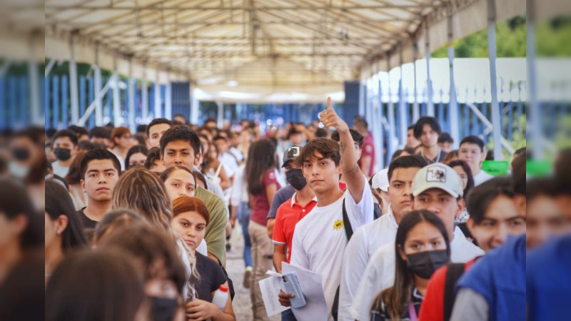 Futuros profesionistas del área Económico Administrativas presentarán examen de ingreso a la UMSNH