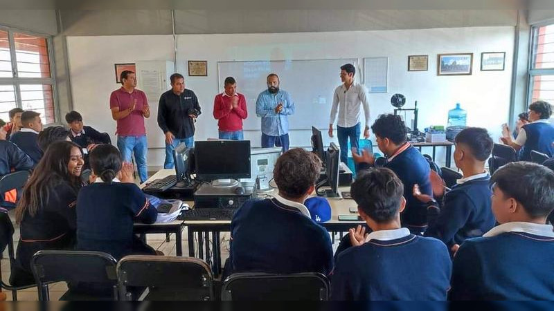 Actualiza Cecytem a estudiantes en herramientas tecnológicas