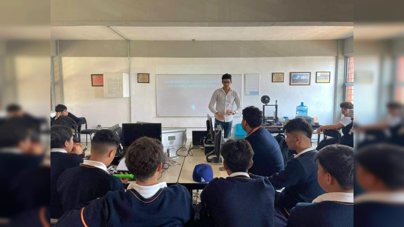 Actualiza Cecytem a estudiantes en herramientas tecnológicas