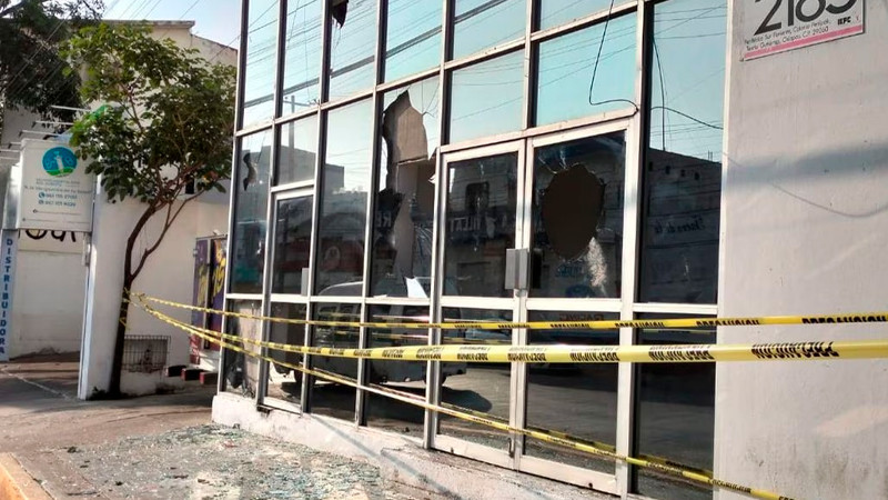 Destrozos en instalaciones y un lesionado, saldo tras ataque de encapuchados al IEPC, en Chiapas 