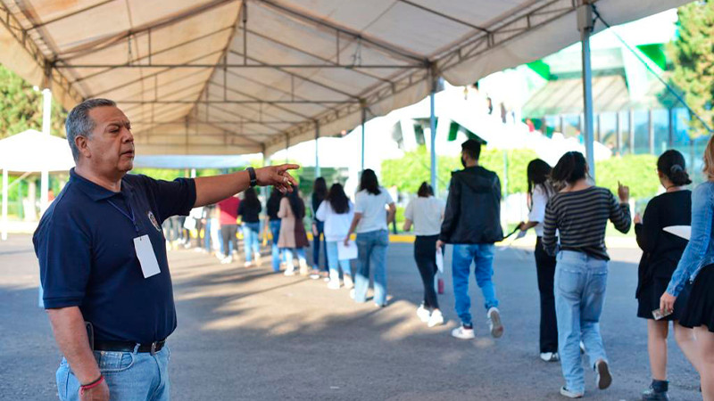 Futuros profesionistas del área de las Ciencias Biológico Agropecuarias listos para presentar su examen