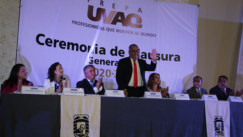 El presidente Municipal, José Luis Téllez Marín, presidió la ceremonia de clausura de la Prepa UVAQ Generación 2020-2023