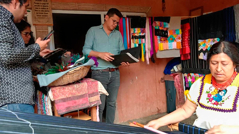 Avanza proceso para registrar marca colectiva para los rebozos de Ahuirán: IAM