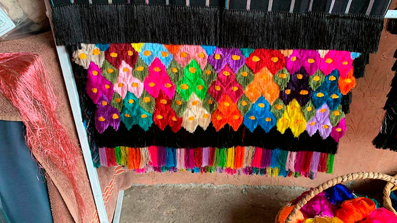 Avanza proceso para registrar marca colectiva para los rebozos de Ahuirán: IAM