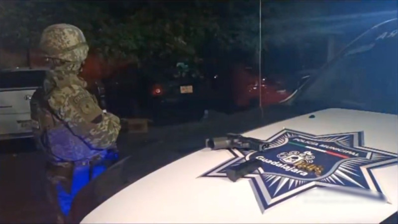 Policías y militares detienen a seis sujetos armados y con vehículos robados, en Guadalajara 
