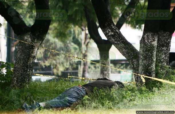 Hallan muerto a sujeto sobre el libramiento de Morelia - Foto 0 