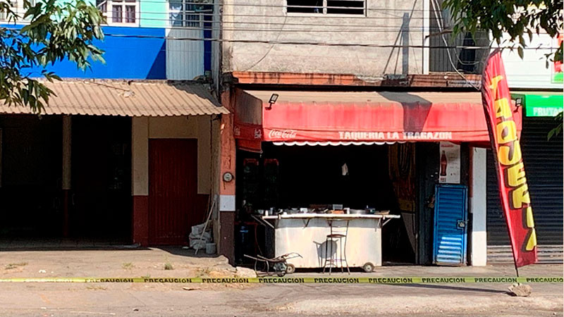 En Uruapan asesinan a un hombre en el interior de una taquería 