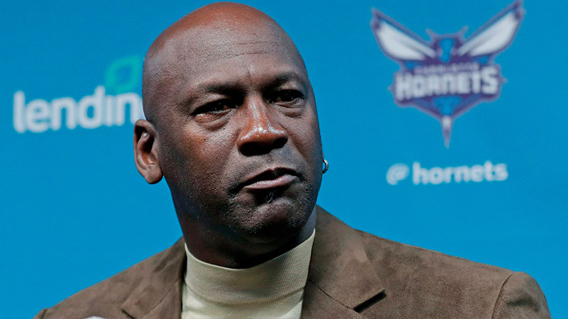 Michael Jordan anuncia que venderá sus acciones en los Hornets de Charlotte 