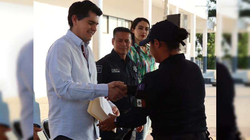 Más de 150 elementos de seguridad pública de Zitácuaro reciben certificaciones
