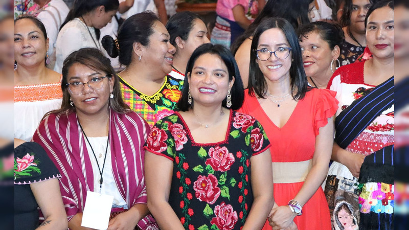 Llama Erendira Isauro a mujeres indígenas  de Michoacán a la unidad 