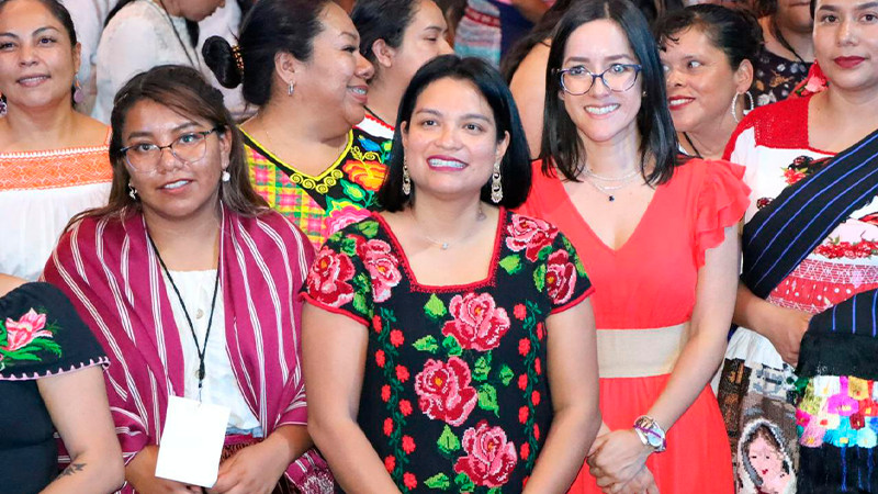 Llama Erendira Isauro a mujeres indígenas a la unidad