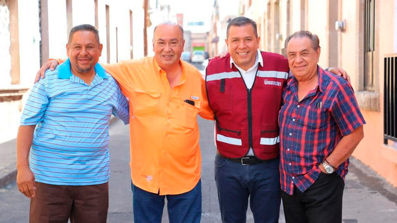 Juan Carlos Barragán sigue apoyando a los comerciantes del mercado Independencia 