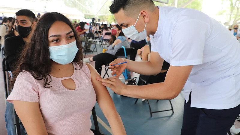 Michoacán mantiene activa la vacunación contra el COVID-19 para ampliar cobertura 