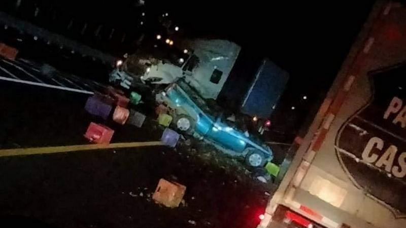 Choque deja dos hombres prensados sin vida en la autopista Pátzcuaro – Cuitzeo 