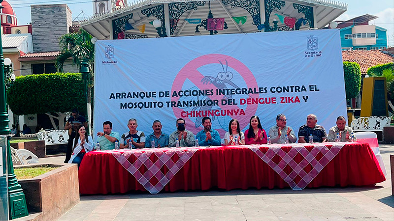 Con participación ciudadana, Salud Michoacán realiza acciones contra el dengue en Aguililla