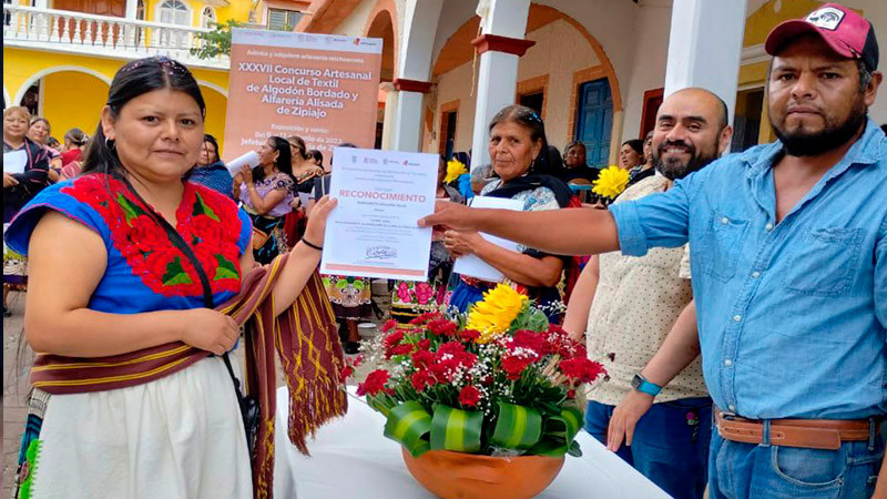 Premian a las mejores piezas del Concurso Artesanal de Textil y Alfarería 