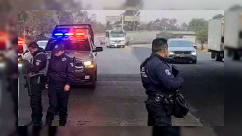 Se enfrentan policías y ladrones en asalto a camiones de mensajería en la México – Puebla: Hay un agente herido 