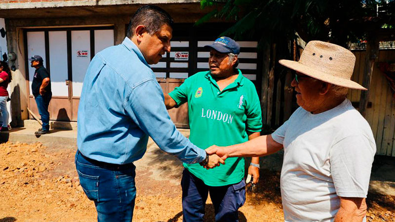 Inauguran tres lecherías de Liconsa con producto a bajo costo en Uruapan 