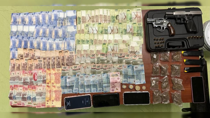 Fiscalía de Nezahualcóyotl detiene a célula criminal en poder de droga, armas y 38 mil pesos en efectivo 
