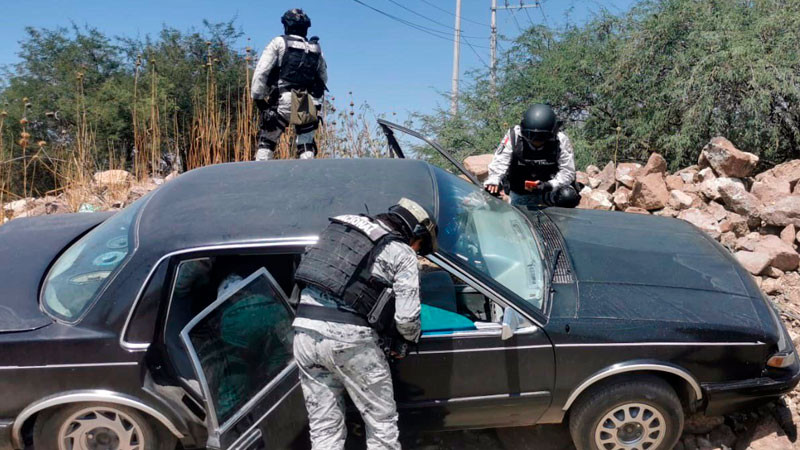 Tras persecución aseguran paquetes con mil 300 dosis de narcótico, en Guanajuato 