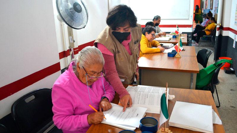 Más de 136 mil personas concluyen un nivel educativo en el INEA en primer semestre del año 