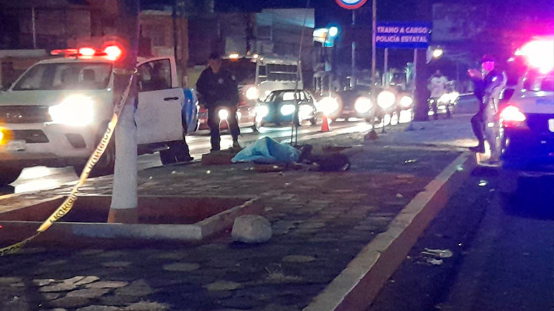 Auto atropella y mata a una persona en la avenida Paseo Central en San Juan del Río, Querétaro 