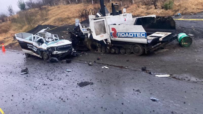 Muere policía auxiliar del EdoMex tras impactar su vehículo de frente a un camión en la Siglo XXI 