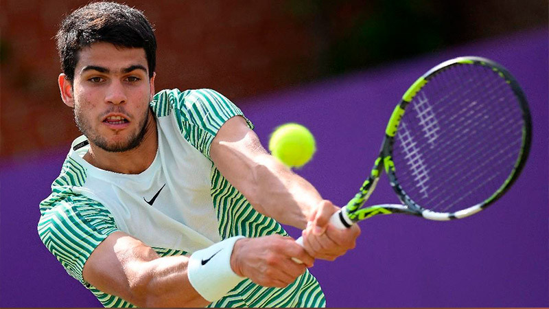 Carlos Alcaraz se adelanta en Queen's y vuelve al número uno del ranking 