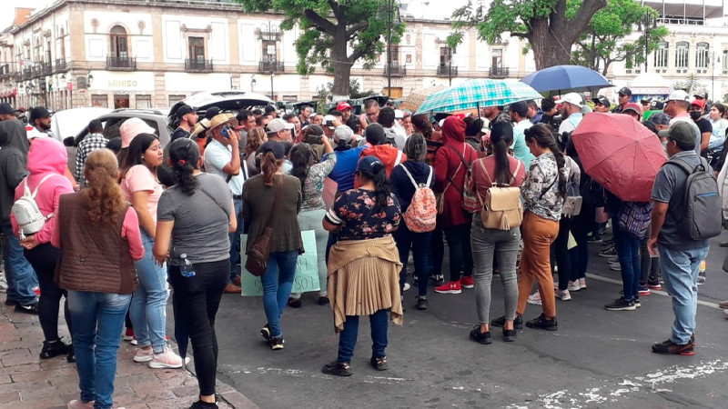Con cierre de vialidades en Morelia, habitantes de Tancítaro piden maestros