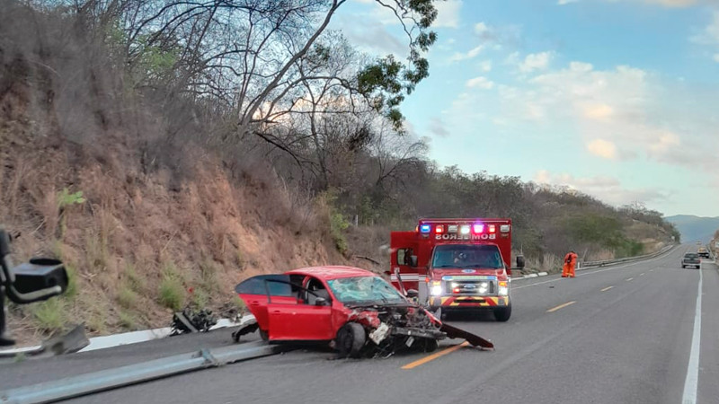 Vuelca tráiler con químicos en la Autopista Siglo XXI, entre Michoacán ...