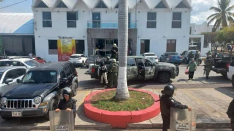 Fuerzas federales y estatales sitian Múgica y Gabriel Zamora para revisar armamento de las Policías Municipales