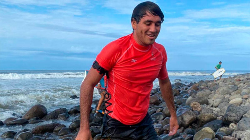 Alfonso Aguilar logra medalla de bronce en surf de Juegos Centroamericanos 