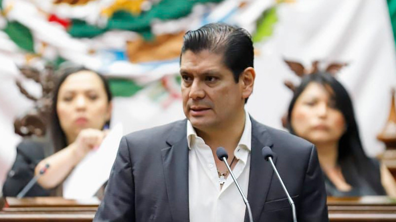 Propone Ernesto Núñez eliminar vigencia en actas de nacimiento o defunción como requisito en trámites, en Michoacán 