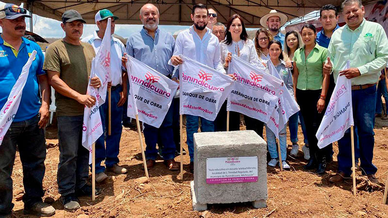 Colocan primera piedra de Telebachillerato Comunitario en Panindícuaro