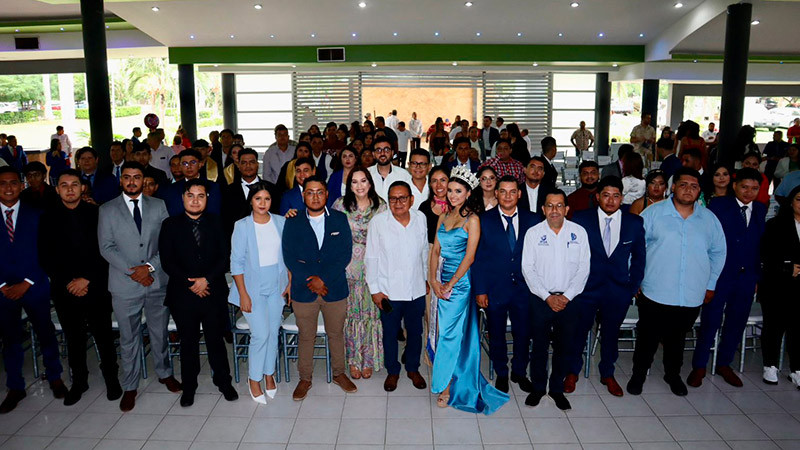 Egresan 156 nuevos profesionistas del Tecnológico de Apatzingán 