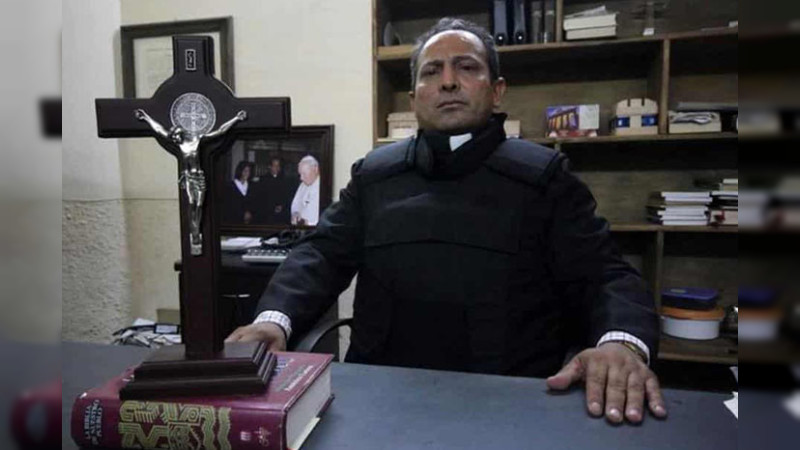 Iglesia quita derechos religiosos al “Padre Goyo” de Apatzingán, duro crítico del Gobierno y la delincuencia organizada 