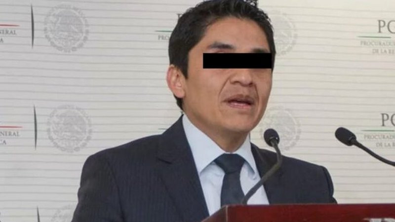 Juez vincula a proceso a exjefe antisecuestros, Gualberto Ramírez, por caso Ayotzinapa 
